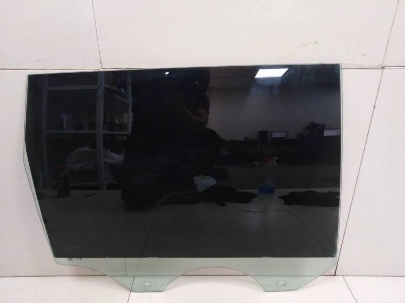 Стекло двери задней правой Porsche Cayenne 2003-2010