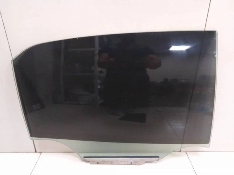 Стекло двери задней правой Toyota Corolla E150 2006-2013