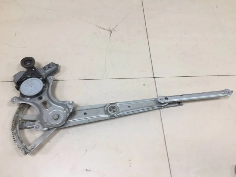 Стеклоподъемник электр. передний правый Toyota Land Cruiser (J200) 2007-2015