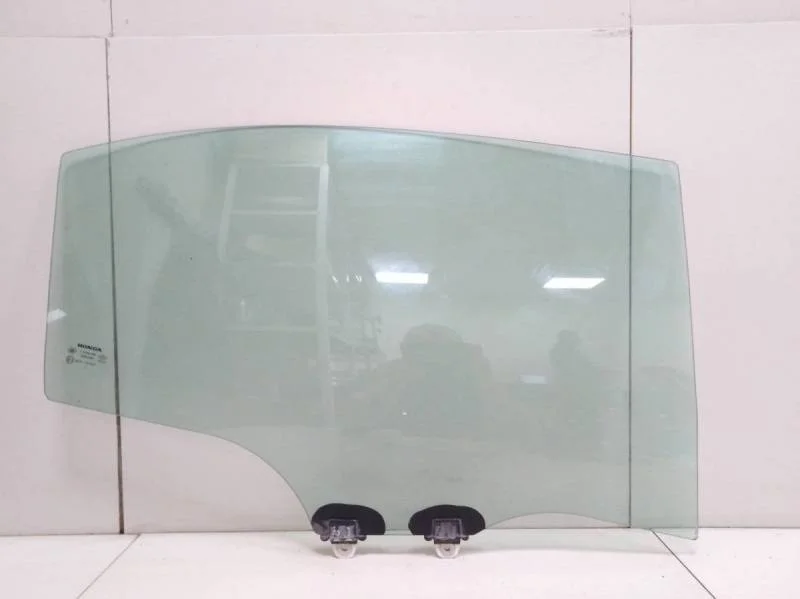 Стекло двери задней правой Honda Civic 4D 2006-2012