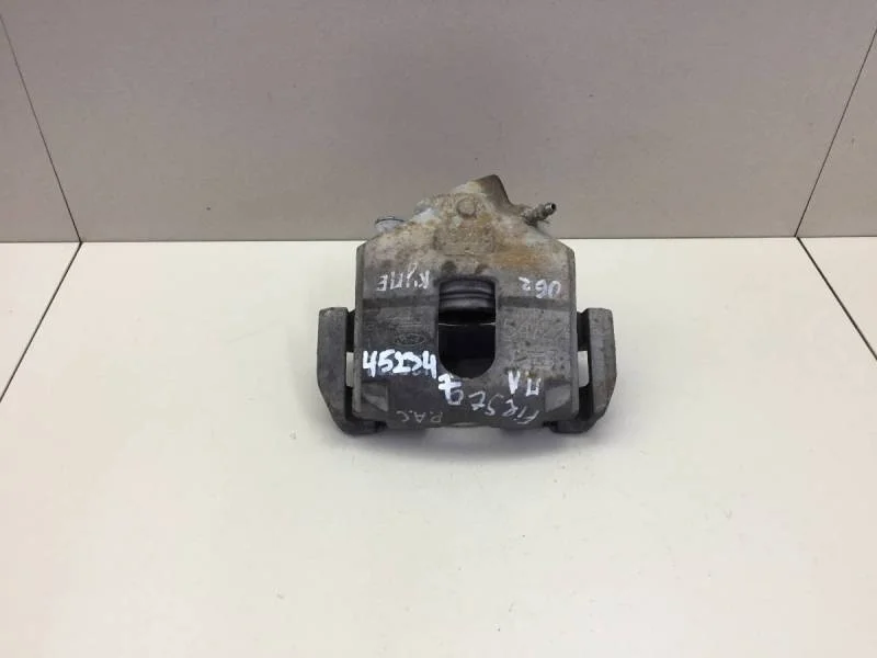 Суппорт передний левый Ford Fiesta (MK5) 2002-2008