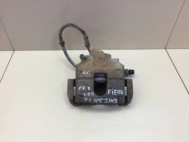 Суппорт передний правый Ford Fiesta (MK5) 2002-2008