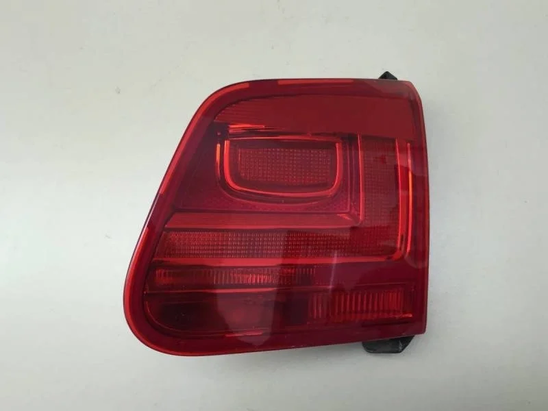 Фонарь задний внутренний правый Volkswagen Tiguan (5N2) 2011-2016
