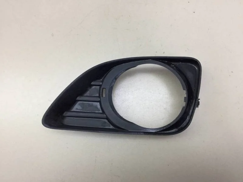Рамка противотуманной фары левой Toyota Camry (V40) 2006-2011