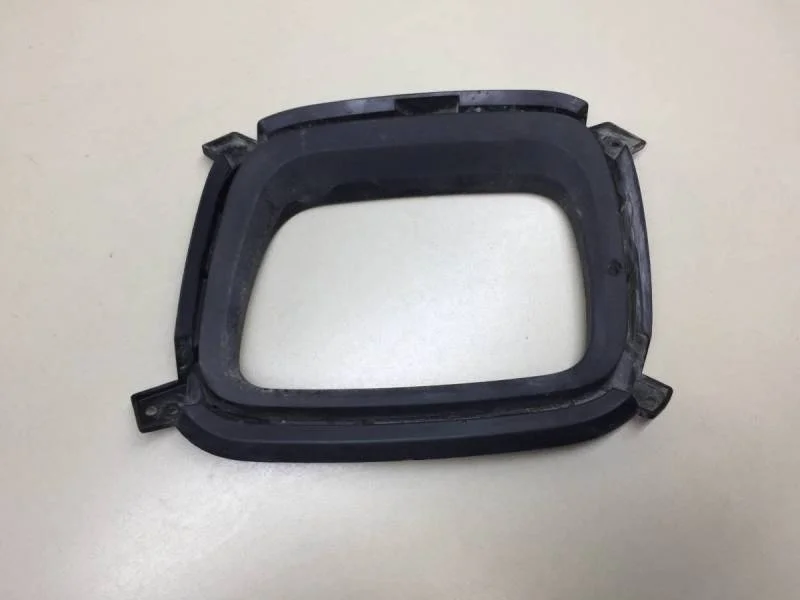 Рамка противотуманной фары правой Kia Sorento (XM) 2009>