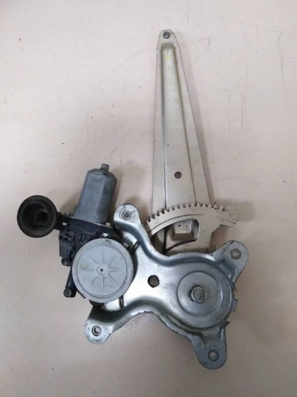 Стеклоподъемник электр. задний левый Toyota Highlander (U40) 2007-2013