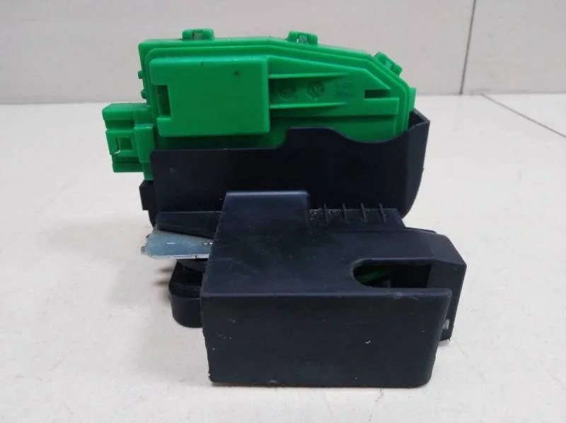 Замок двери задней левой Hyundai Solaris 2010-2017