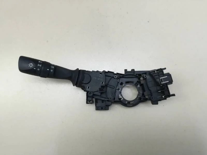 Переключатель поворотов подрулевой Toyota Corolla E180 2013>