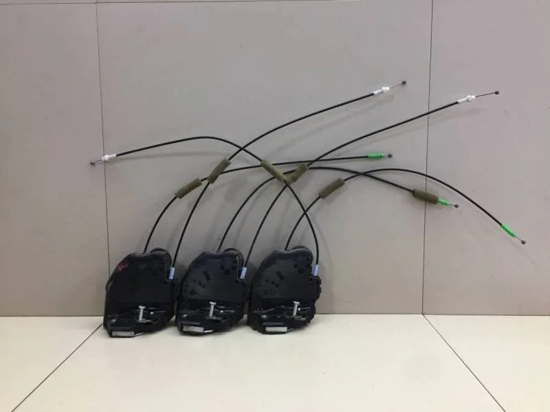 Замок двери задней правой Toyota Corolla E150 2006-2013