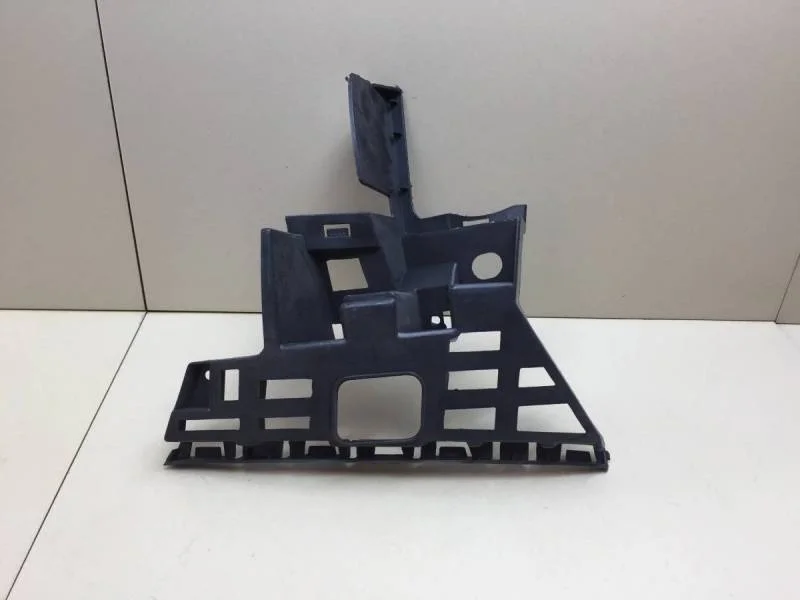 Кронштейн переднего бампера правый Skoda Fabia (5J) 2007-2014