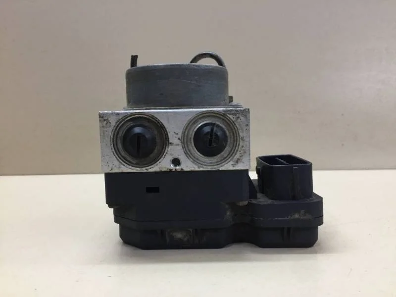 Блок ABS (насос) Toyota Corolla E150 2006-2013
