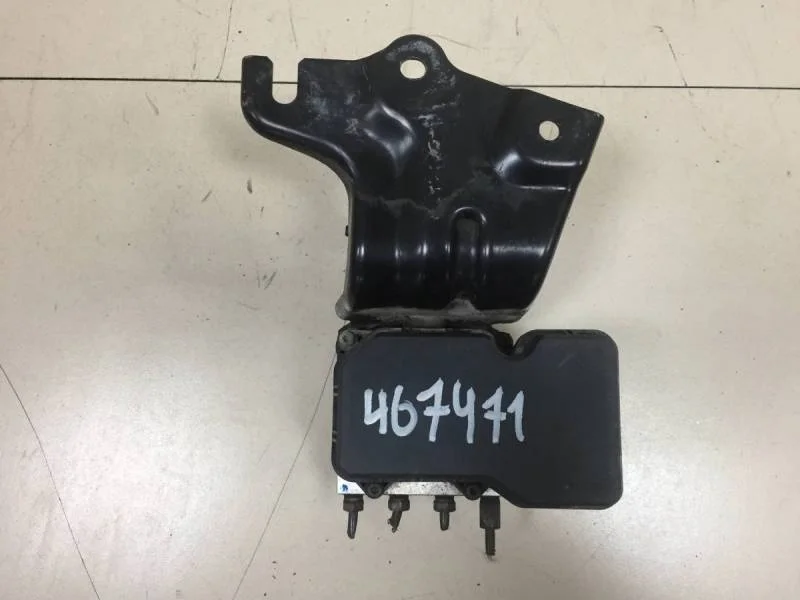 Блок ABS (насос) Toyota Corolla E150 2006-2013