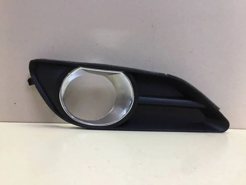 Рамка противотуманной фары правой Toyota Camry (V40) 2006-2011