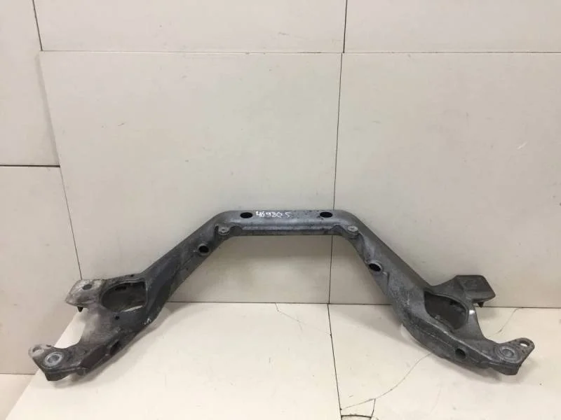 Балка передняя поперечная Volkswagen Touareg (7L) 2002-2010