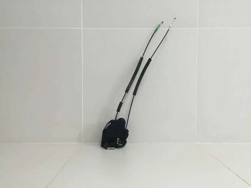 Замок двери задней правой Toyota Camry (V50) 2011-2017