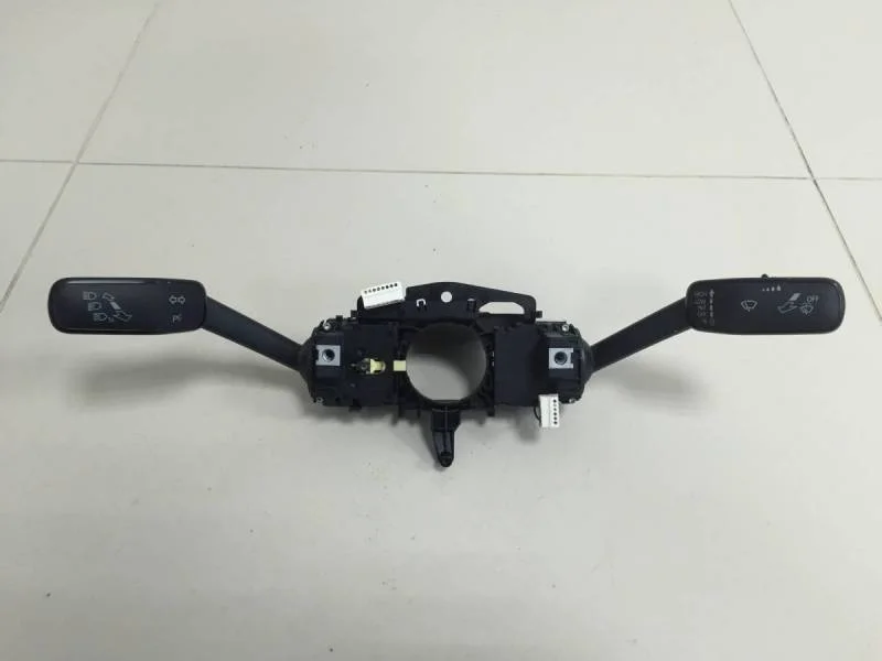 Переключатель подрулевой в сборе Skoda Octavia (A7) 2013>