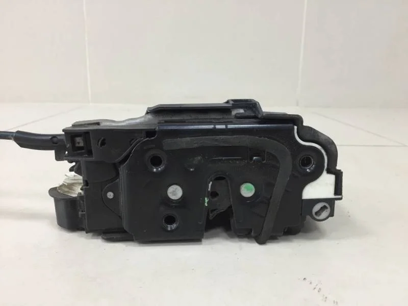 Замок двери задней левой Volkswagen Polo (Sed RUS) 2011>