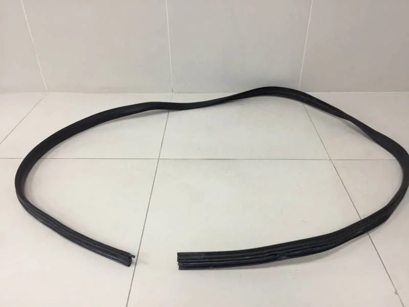 Уплотнитель проема двери передней правой Renault Logan (2) 2014>