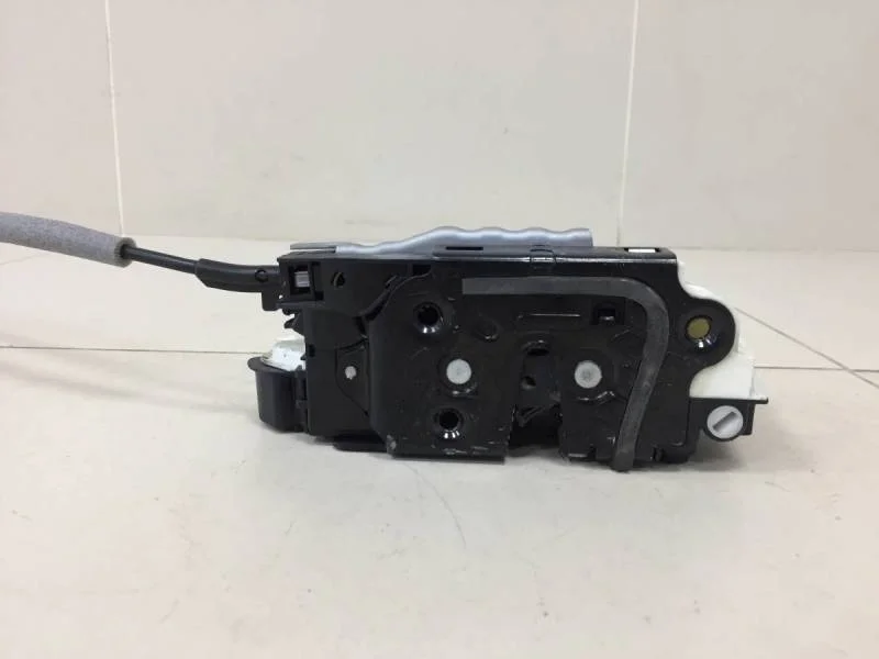 Замок двери задней левой Volkswagen Tiguan (5N2) 2011-2016