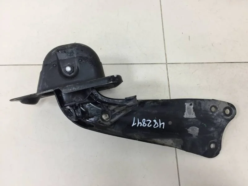 Рычаг задний продольный правый Skoda Yeti 2009>