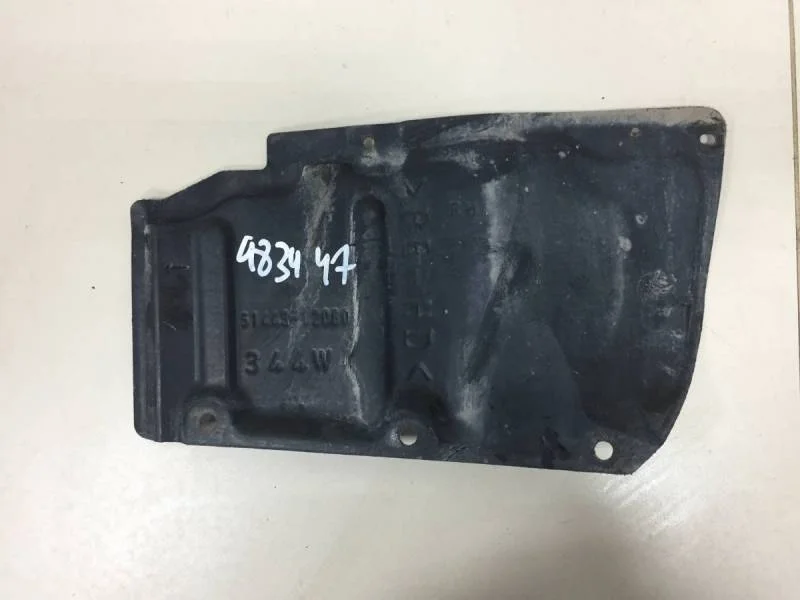 Пыльник двигателя нижний правый Toyota Corolla E150 2006-2013