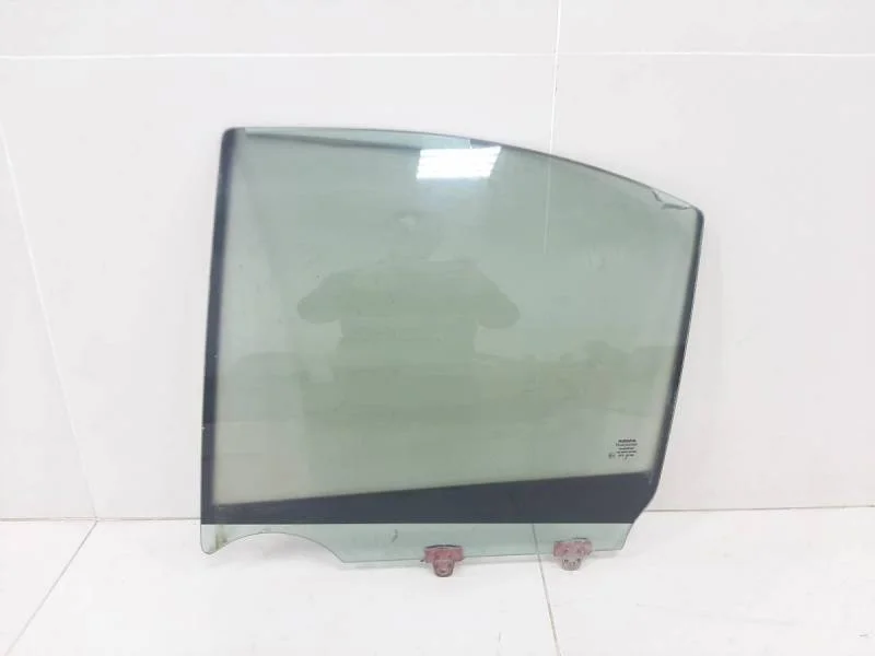 Стекло двери задней левой Nissan Almera (N16) 2000-2006