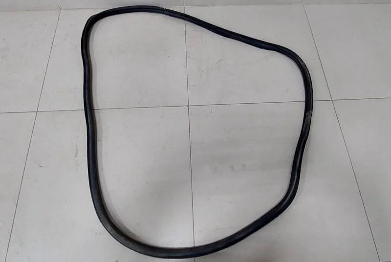 Уплотнитель проема двери задней левой Volkswagen Polo (Sed RUS) 2011>