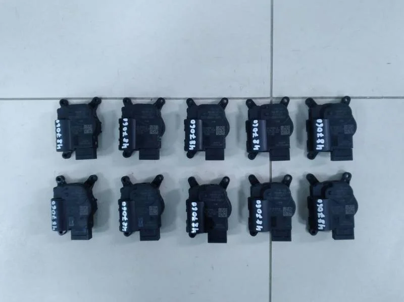 Моторчик заслонки печки Volkswagen Tiguan 2017>