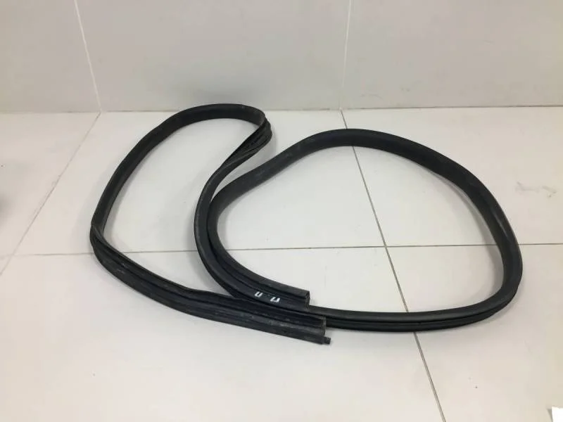 Уплотнитель проема двери передней правой Renault Logan (2) 2014>