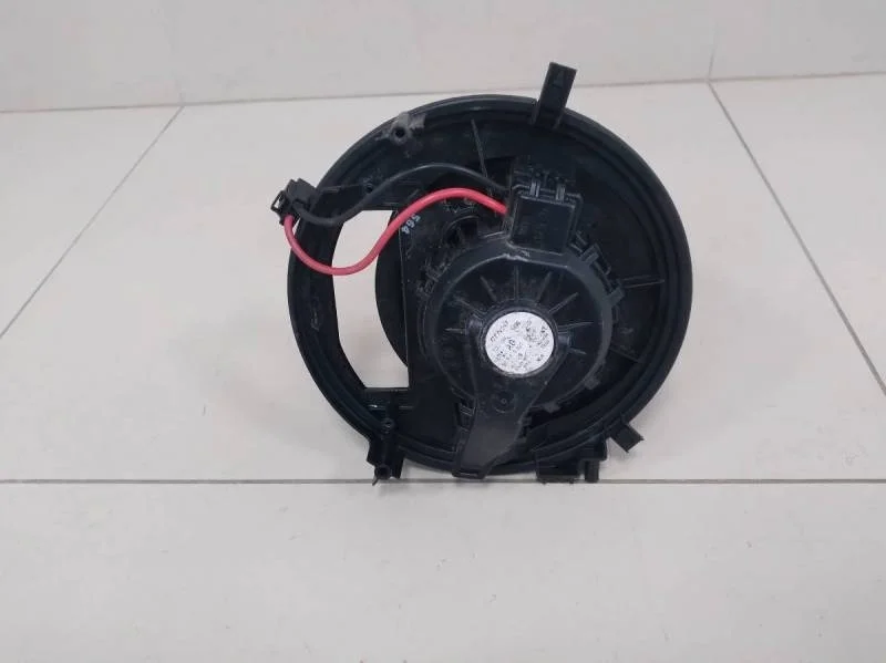 Моторчик отопителя Volkswagen Tiguan 2017>