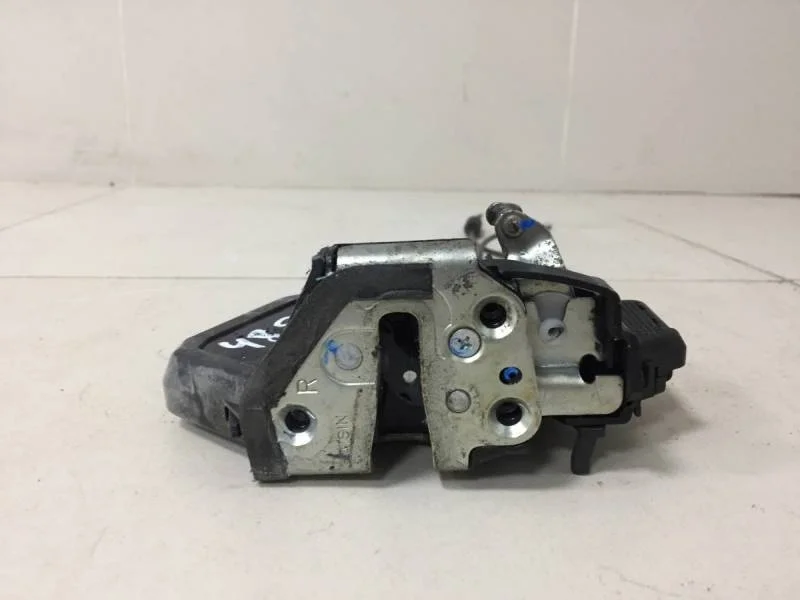 Замок двери задней правой Toyota Hilux (AN10,AN20,AN30) 2011-2015