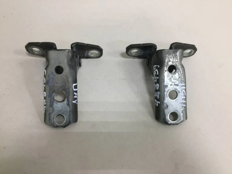 Петля двери Mitsubishi Pajero/Montero Sport (KH) 2008-2015