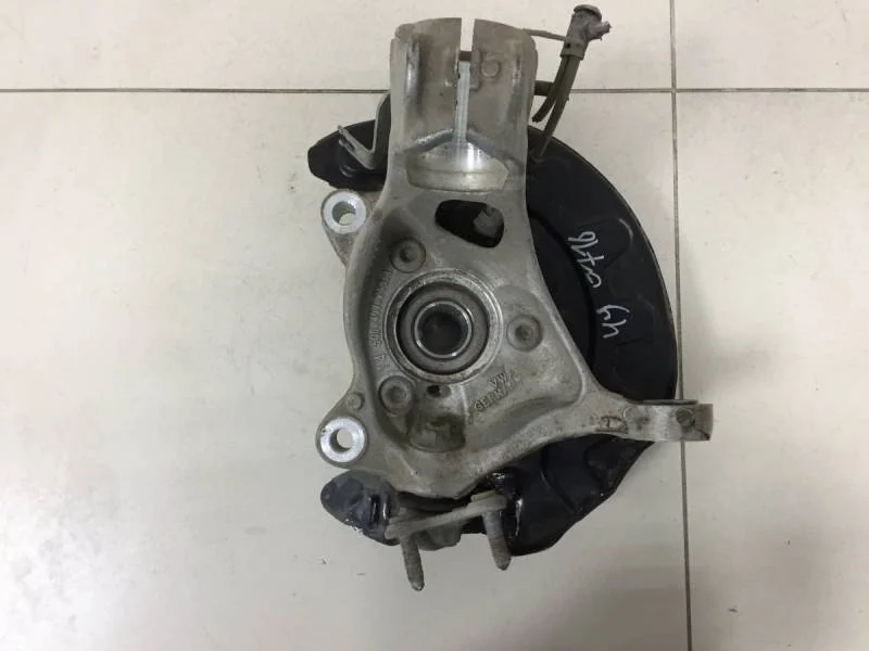 Кулак поворотный передний правый Skoda Karoq 2017>