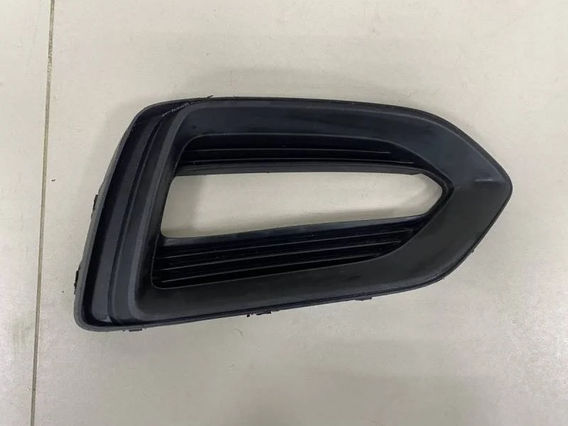 Рамка противотуманной фары правой Hyundai Solaris 2017>