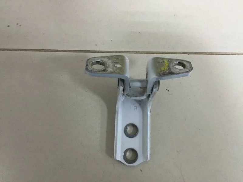 Петля двери задней левой нижняя Mitsubishi Outlander (GF) 2012>