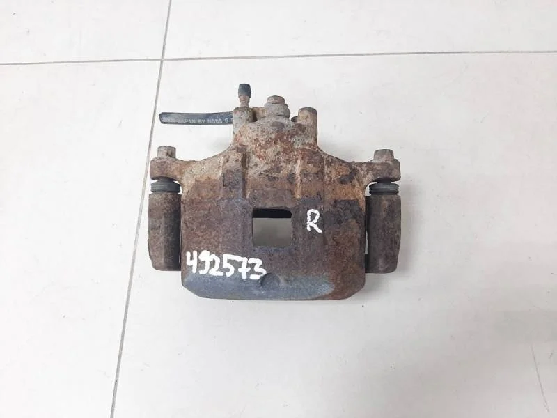 Суппорт передний правый Mitsubishi Outlander (GF) 2012>