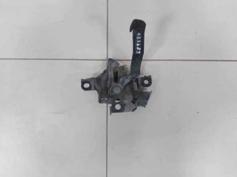 Замок капота Toyota Corolla E150 2006-2013