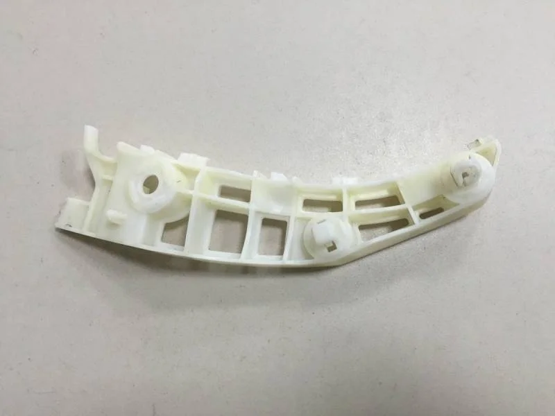 Кронштейн переднего бампера правый Mitsubishi Outlander (GF) 2012>