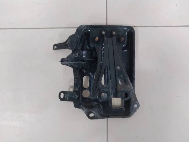 Крепление АКБ (корпус / подставка) Toyota Corolla E150 2006-2013