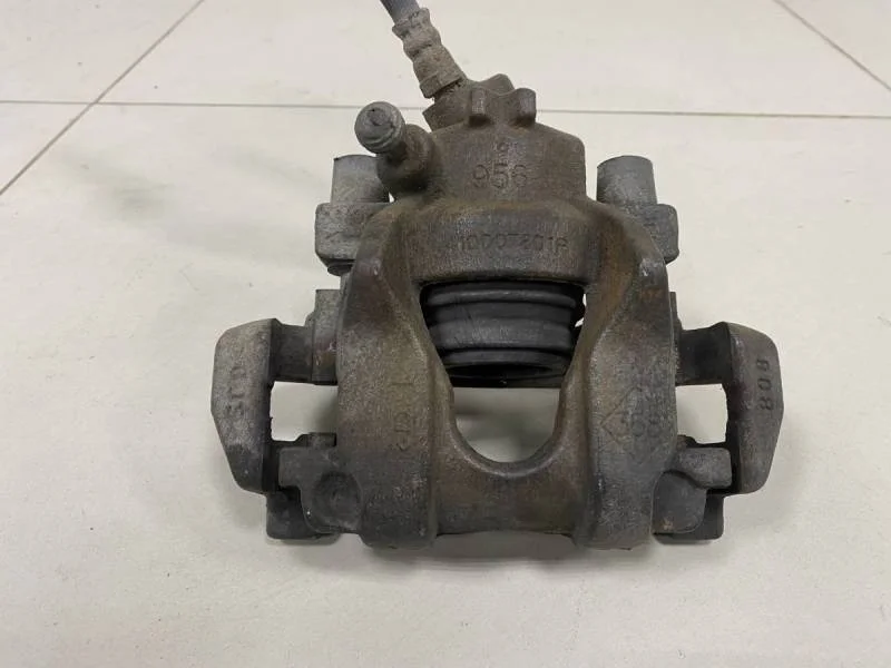 Суппорт передний правый Renault Logan (2) 2014>