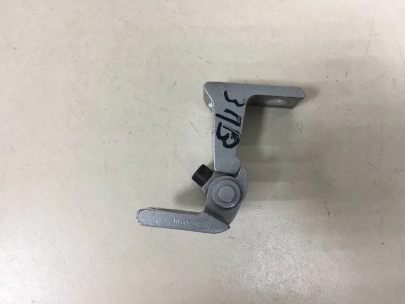 Петля двери задней правой верхняя Volkswagen Tiguan 2017>