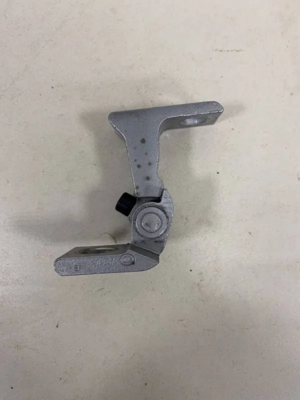 Петля двери Volkswagen Tiguan 2017>