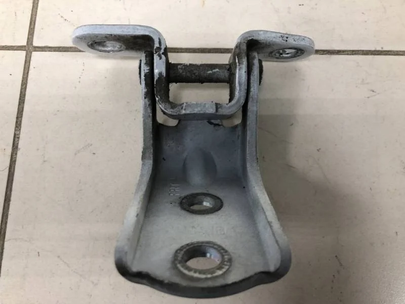 Петля двери передней правой верхняя Hyundai Solaris 2010-2017