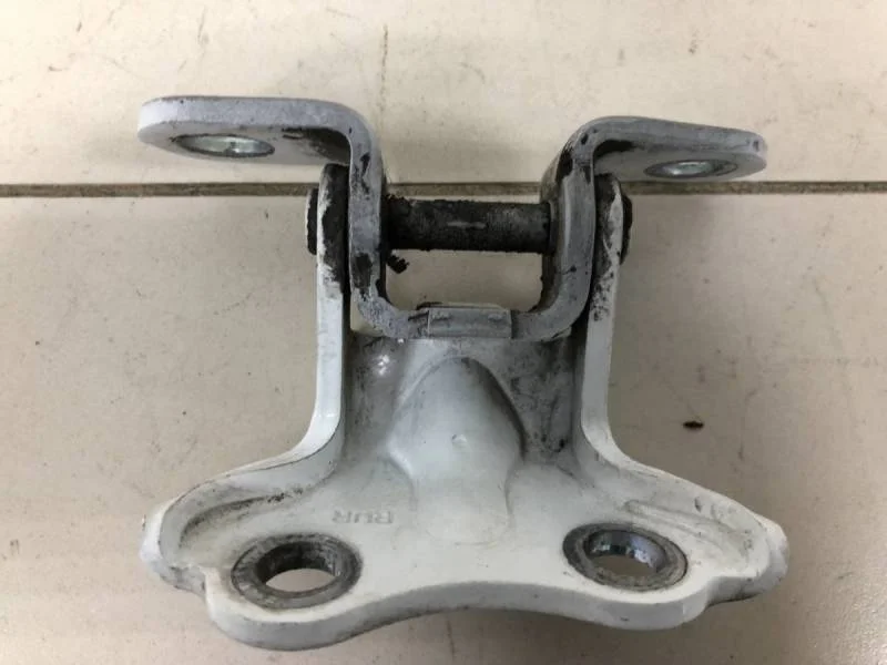 Петля двери задней правой верхняя Hyundai Solaris 2010-2017