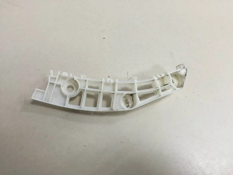 Кронштейн переднего бампера левый Mitsubishi Outlander (GF) 2012>