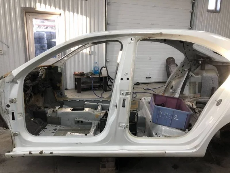 Порог со стойкой левый Skoda Rapid 2012-2020