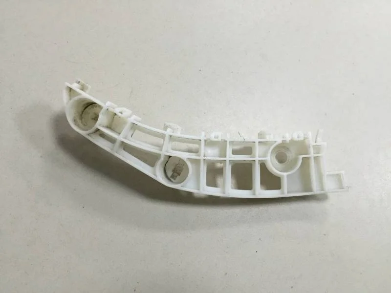 Кронштейн переднего бампера правый Mitsubishi Outlander (GF) 2012>