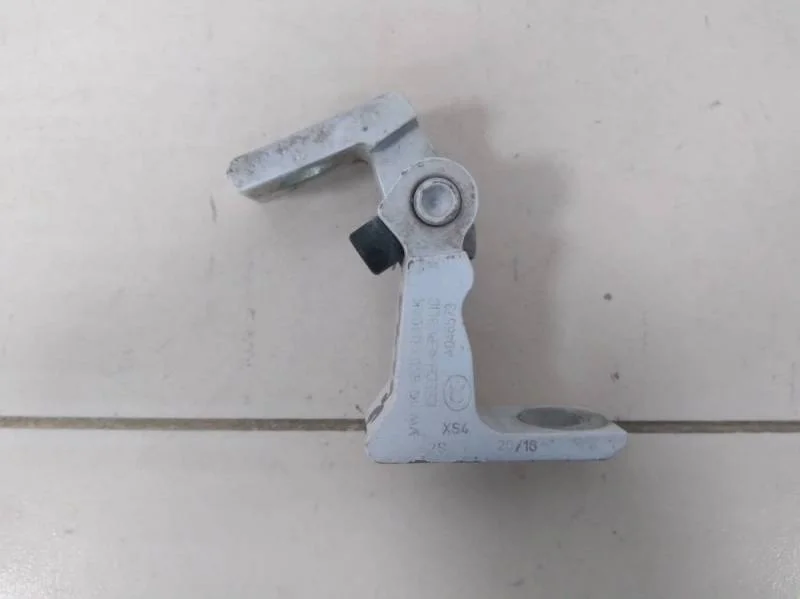 Петля двери передней правой нижняя Skoda Rapid 2012-2020