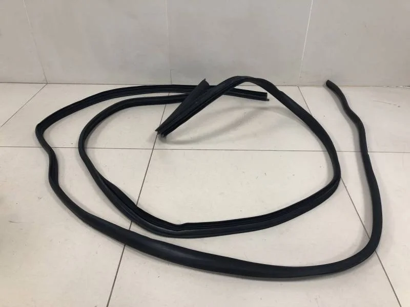 Уплотнитель проема двери передней правой Renault Logan (2) 2014>