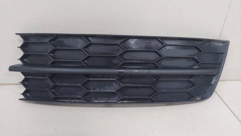 Решетка в бампер левая Skoda Rapid 2012-2020